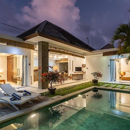Villa Lotus Seminyak Esterno foto