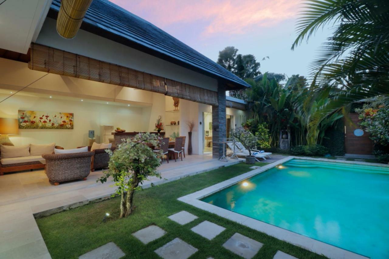 Villa Lotus Seminyak Esterno foto